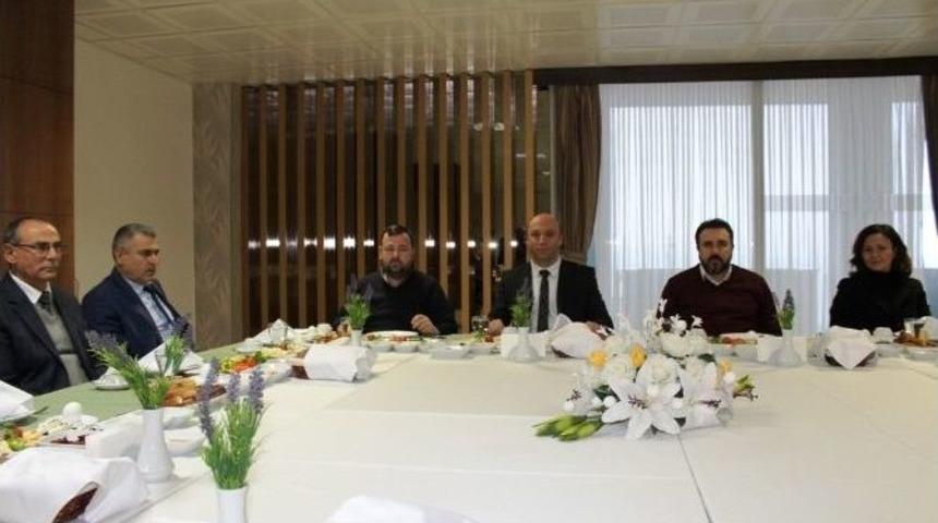 Ayvalık Milli Eğitim M&uuml;d&uuml;r&uuml; Basın İle Bir Araya Geldi