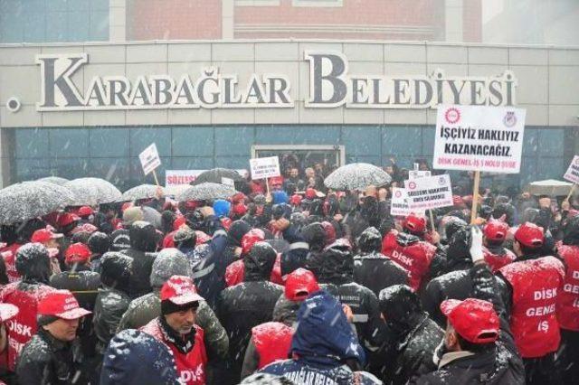 Karabağlar Belediyesi'nde Grev Ilanı Asıldı