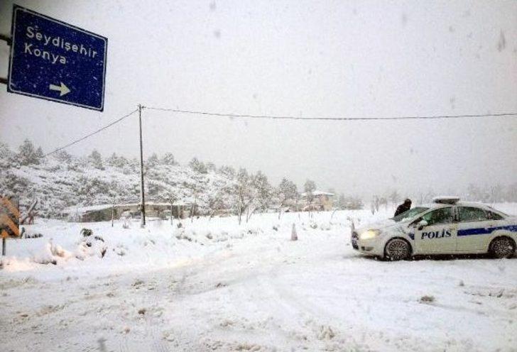 Antalya'da Kar Nedeniyle Yollar Kapandı (5)