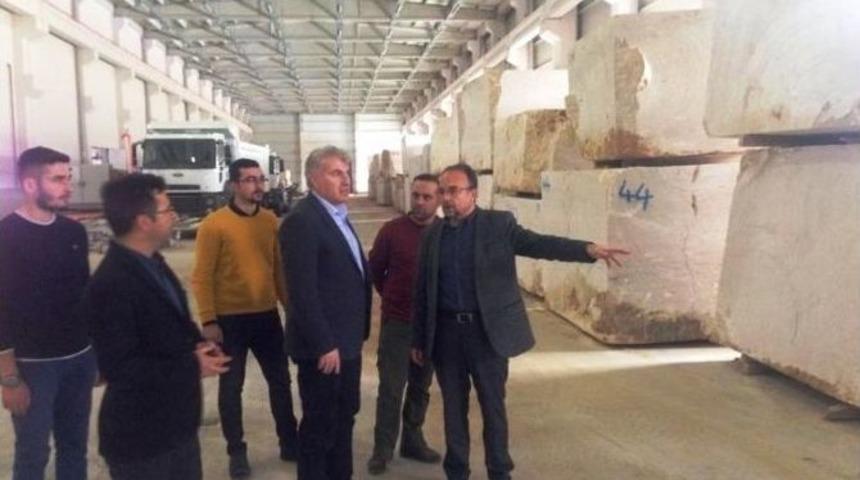 Başkan Memiş Doğal Taş Fabrikasında İncelemelerde Bulundu