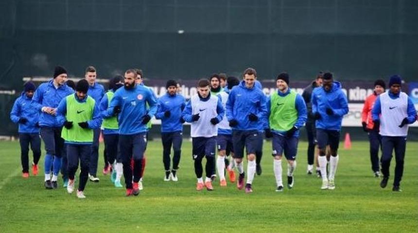 Antalyaspor'un Yeni Transferi Sandro Ilk Antrenmanında