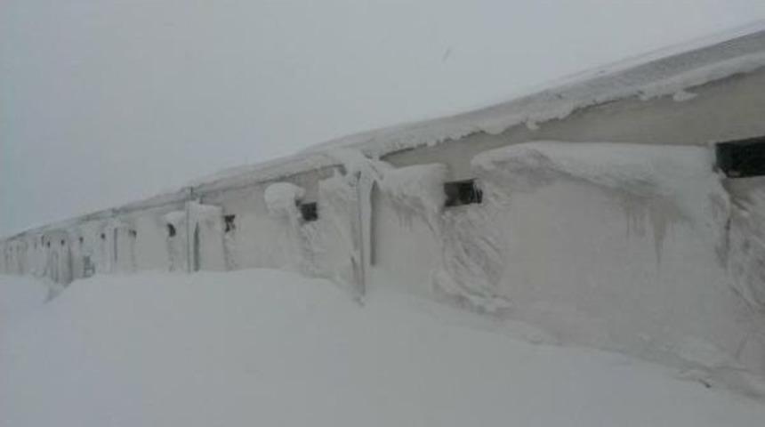 Bandırma'da 150 Bin Tavuk Kar Y&uuml;z&uuml;nden Telef Olma Tehlikesi Ile Karşı Karşıya