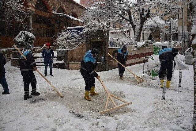 Karda Kalan Vatandaşların İmdadına Belediye Yetişti 2
