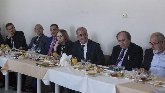 Rekt&ouml;r &Ccedil;omaklı, 10 Ocak &Ccedil;alışan Gazeteciler G&uuml;n&uuml;nde Basın Mensuplarıyla Kahvaltıda Bir Araya Geldi 1