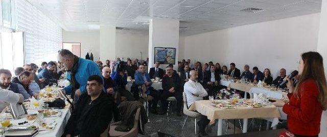 Rekt&ouml;r &Ccedil;omaklı, 10 Ocak &Ccedil;alışan Gazeteciler G&uuml;n&uuml;nde Basın Mensuplarıyla Kahvaltıda Bir Araya Geldi 2
