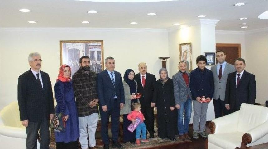 Teog&rsquo;da Tam Puan Alan &Ouml;ğrenciler Valiyi Ziyaret Etti