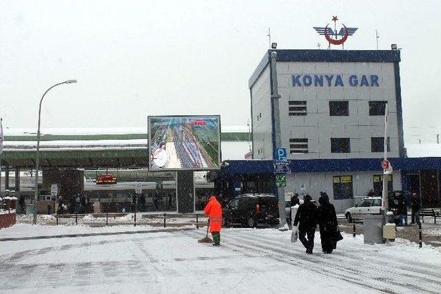 Donan Makas Hızlı Tren Seferini Aksattı