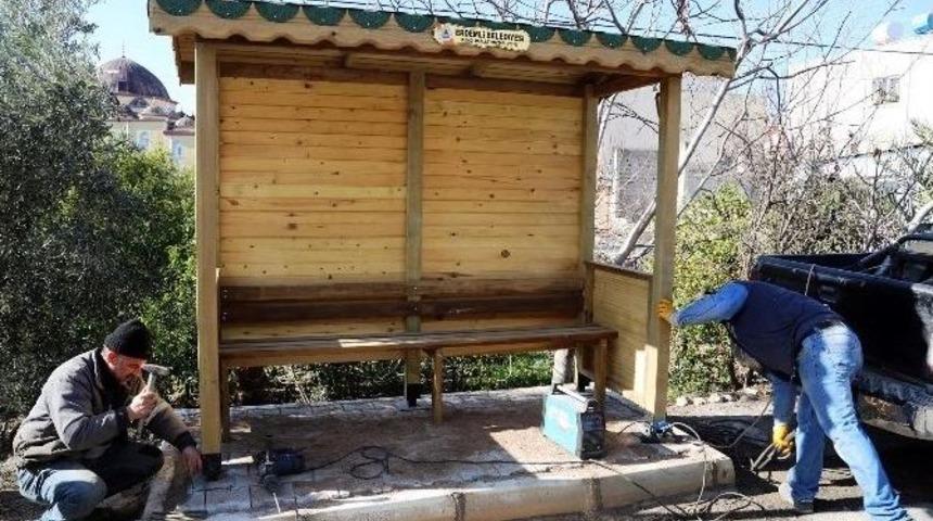 Erdemli Belediyesi Marangozhanesi &Uuml;retim Ve Montaj &Ccedil;alışmalarına Devam Ediyor