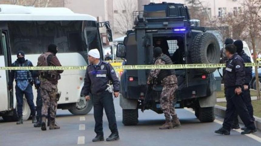 Gaziantep Emniyet M&uuml;d&uuml;rl&uuml;ğ&uuml;'ne Saldıran Ter&ouml;rist &Ouml;ld&uuml;r&uuml;ld&uuml; (2)
