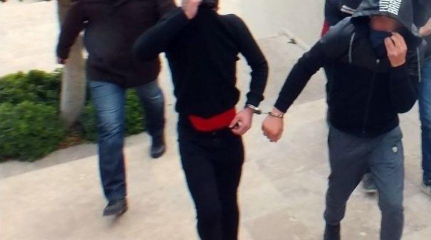 Kantini Soyduktan Sonra, Tost Yapıp Yediler