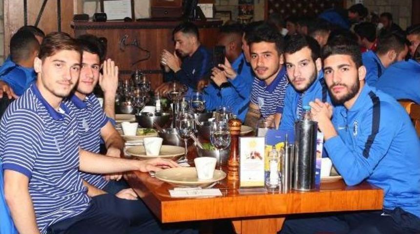 Kasımpaşa'da Moral Yemeği