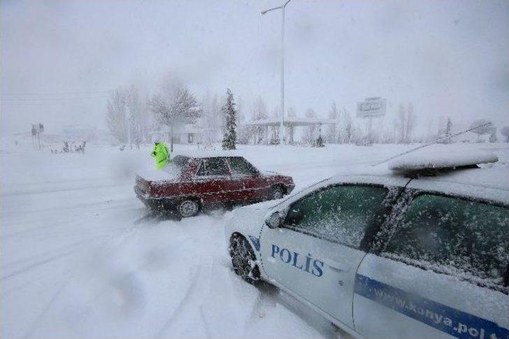 Konya-ısparta Karayolu Yoğun Kar Yağışı Ve Tipi Nedeniyle Ulaşıma Kapatıldı