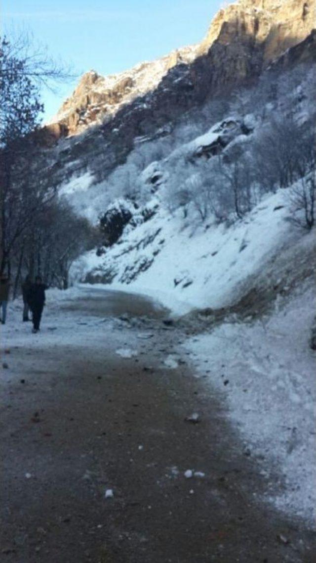 Tunceli-Ovacık Karayoluna Tuzaklanan 200 Kiloluk Patlayıcı Imha Edildi