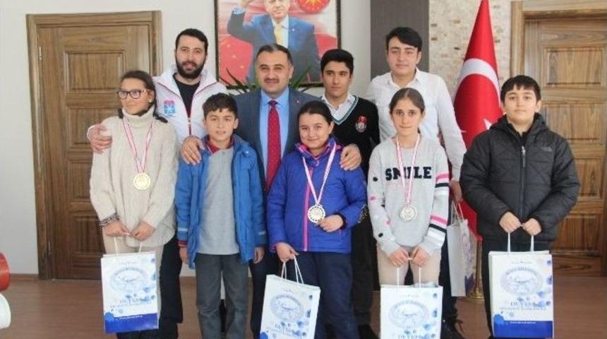 Şampiyona &Ouml;ncesi Kayak Sporcularından Başkan Cabbar&rsquo;a Ziyaret