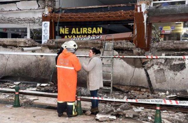 İşhanının 20 Metrelik Beton Gölgeliği Çöktü