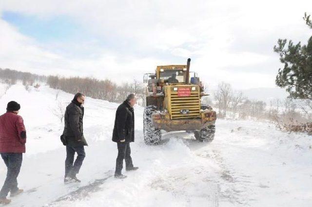 Yolda Mahsur Kalan Öğrencilerin Yardımına Ekipler Yetişti 3