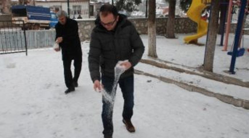Okul M&uuml;d&uuml;r&uuml;nden Tuzlama &Ccedil;alışması