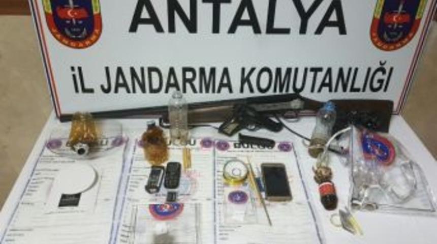 Antalya&rsquo;da Uyuşturucu Operasyonu: 11 G&ouml;zaltı