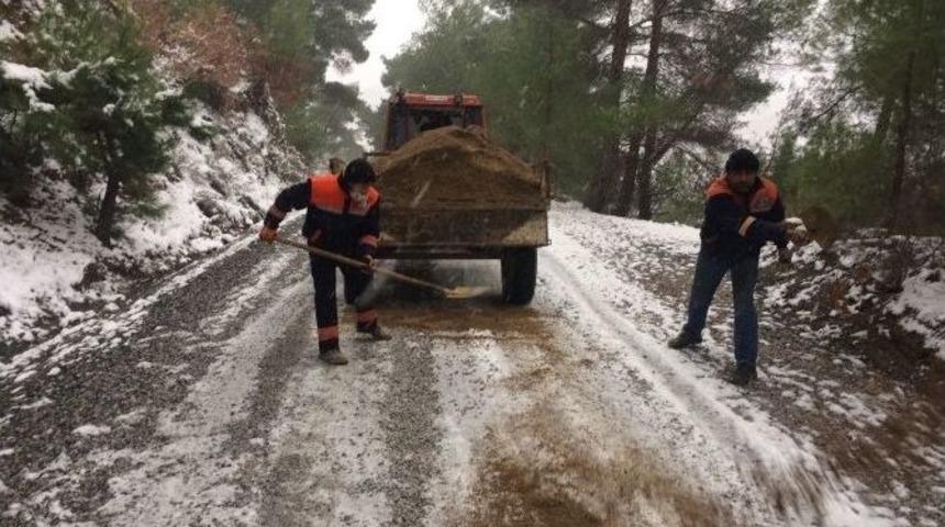 Burhaniye Belediyesi Kar M&uuml;cadelesi Yapıyor