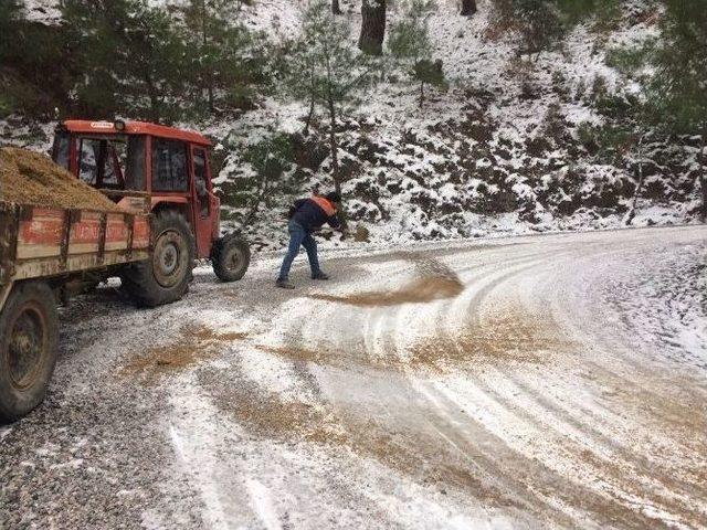 Burhaniye Belediyesi Kar M&uuml;cadelesi Yapıyor 1
