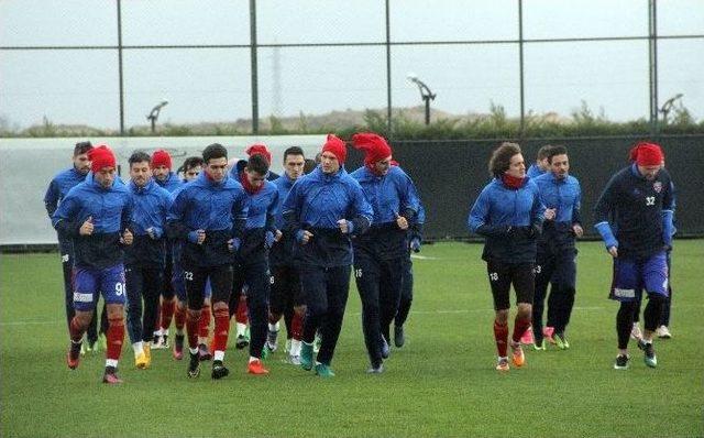 Karab&uuml;kspor&rsquo;da Kamp &Ccedil;alışmaları S&uuml;r&uuml;yor 1