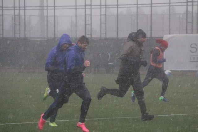 Karab&uuml;kspor&rsquo;da Kamp &Ccedil;alışmaları S&uuml;r&uuml;yor 2