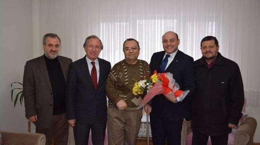 Başkan Ali &Ccedil;etinbaş, Gazeteci Mehmet Hatipoğlu&rsquo;nu Ziyaret Etti