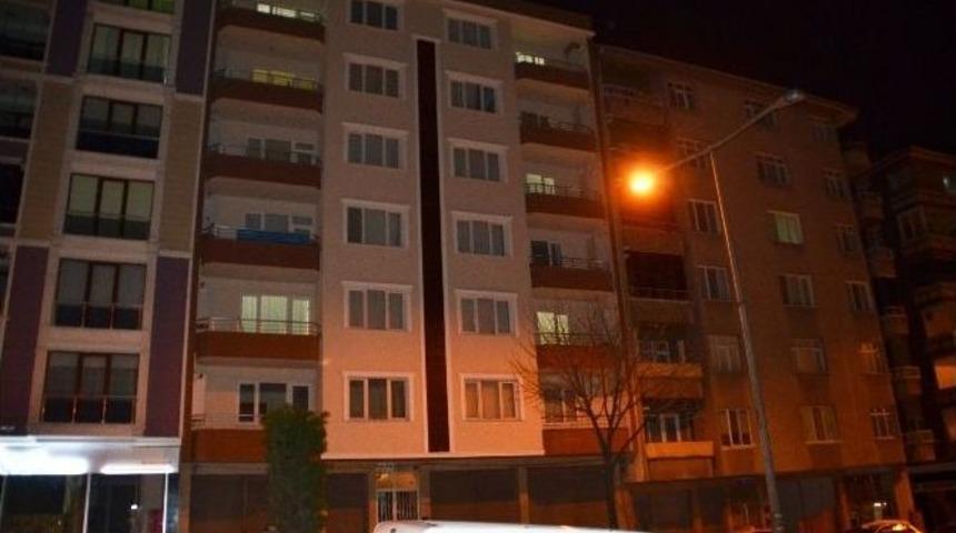 Gardiyan Silahını Temizlerken Kendini Vurdu