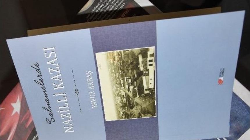 Yazar Akbaş, Başkan Alıcık&rsquo;a Kitabını Hediye Etti