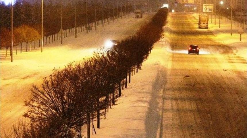 Konya’da Kar Yağışı Ulaşımı Olumsuz Etkiliyor