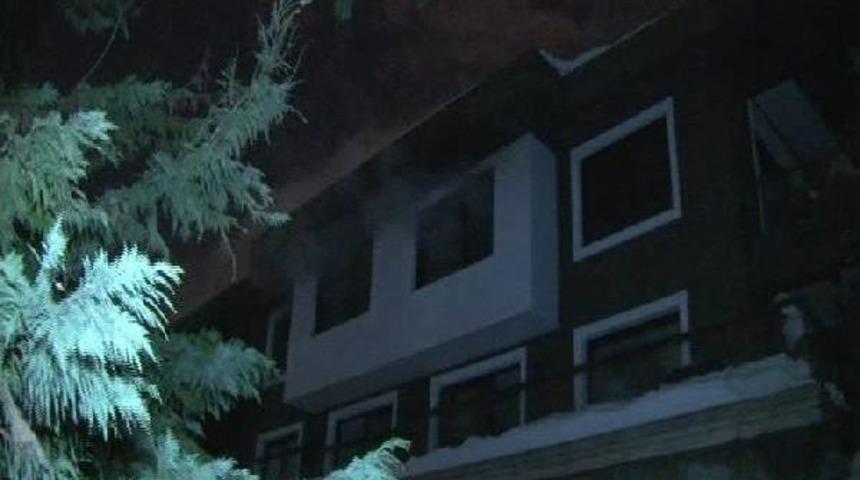 &Uuml;sk&uuml;dar'da Villada Yangın