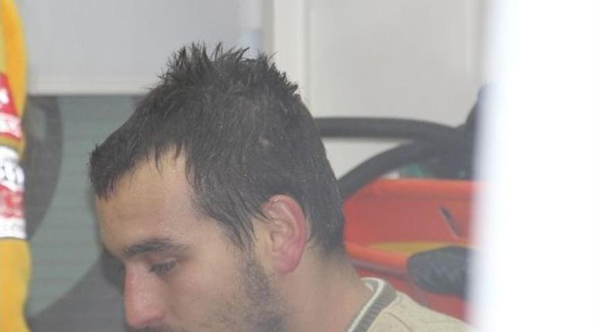 Otomobiliyle Seyhan Nehri&rsquo;ne U&ccedil;an S&uuml;r&uuml;c&uuml; Boğulmaktan Son Anda Kurtuldu