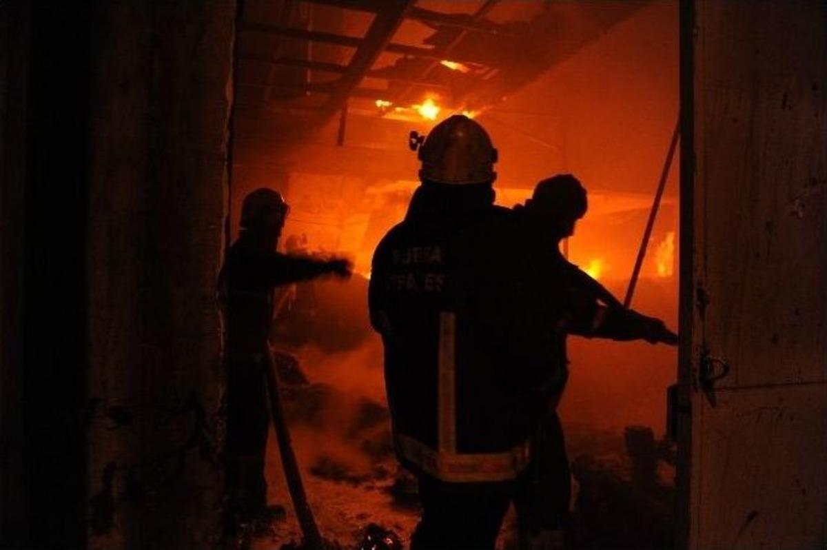 Mobilya At&ouml;lyesinde &Ccedil;ıkan Yangın Korkuttu