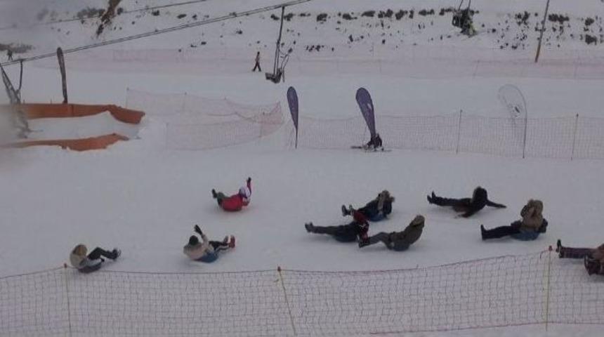 Paland&ouml;ken&rsquo;de Kadınların Leğen-board Keyfi