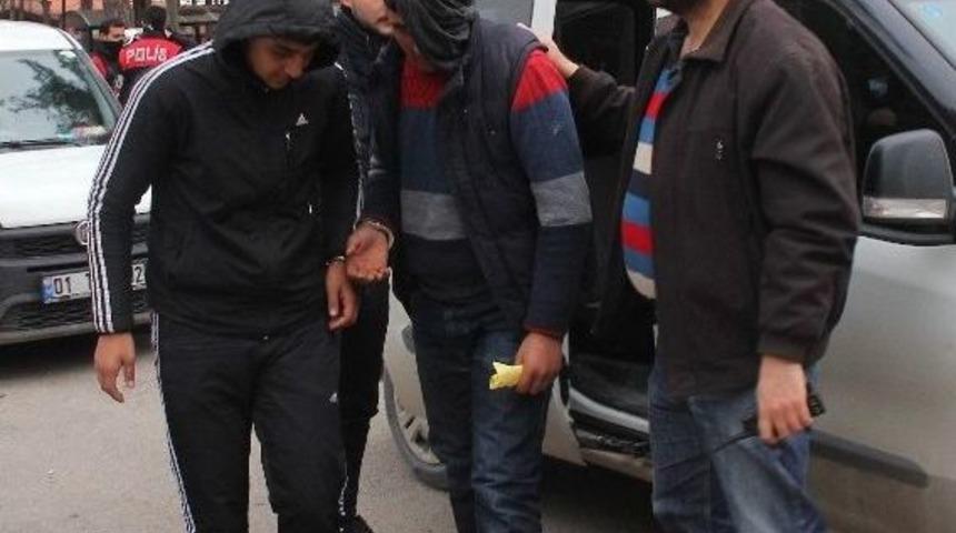 Otomobili &Ccedil;alıp G&uuml;vercinleri Gasp Eden Zanlılar Adliyeye Sevk Edildi