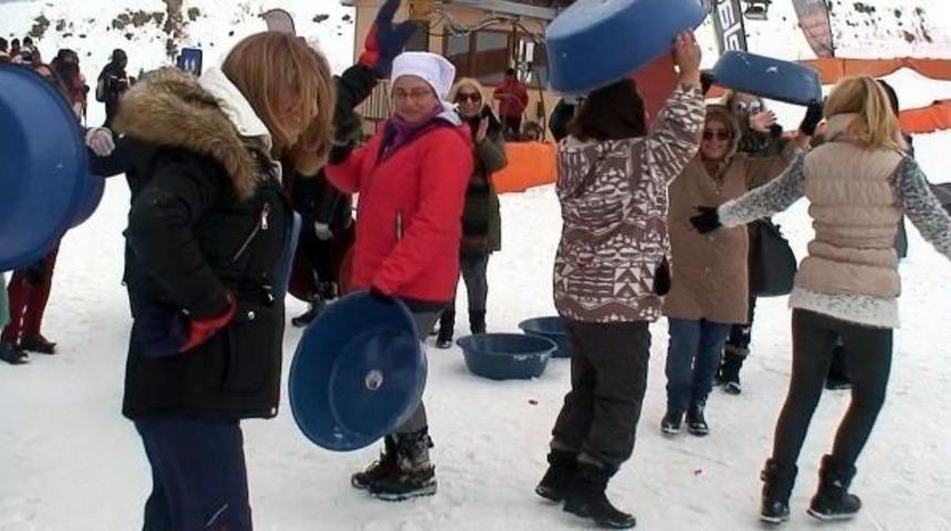 İstanbul'dan Geldi Paland&ouml;ken'de 'leğenboard' Yaptılar