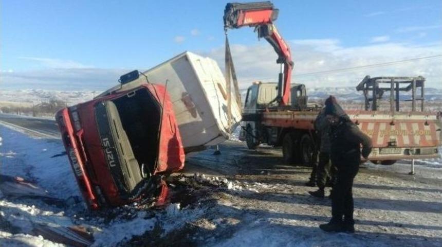 G&uuml;lşehir&rsquo;de Trafik Kazası 3 Yaralı