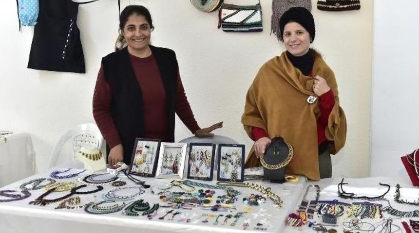 Kadınlar Hanımeller &Ccedil;arşısı İle &Ccedil;ocuklarının Eğitimine Destek Oluyorlar