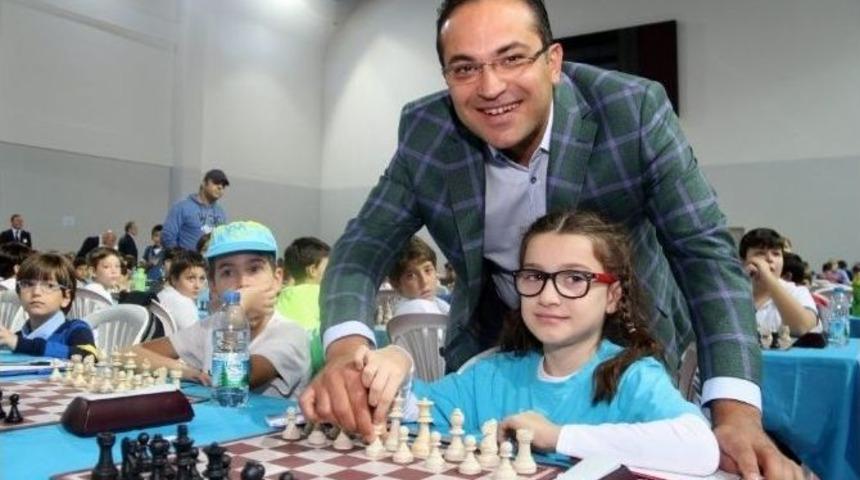 Bornova Belediyesi Satran&ccedil;ta Da İddialı Bireyler Yetiştiriyor