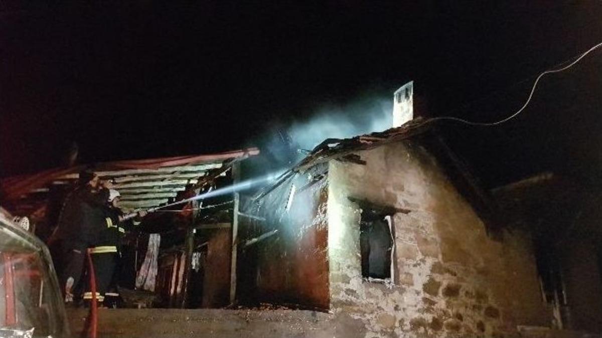 Antalya&rsquo;da Ev Yangını: 1 &Ouml;l&uuml;