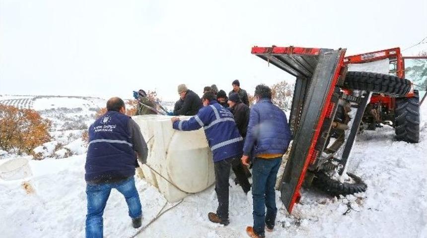 Bursa&rsquo;da 2 Metrelik Karla Amansız M&uuml;cadele
