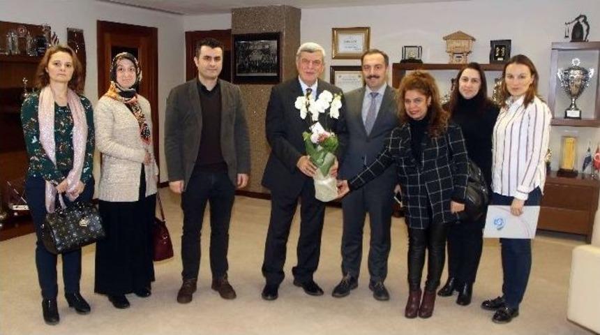 Başkan Karaosmanoğlu, Okul İdarecileri Ve Y&ouml;netimiyle Bir Araya Geldi