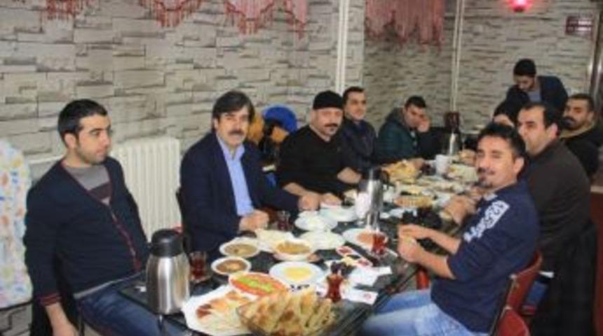 Ak Parti&rsquo;den Gazetecilere Kahvaltı
