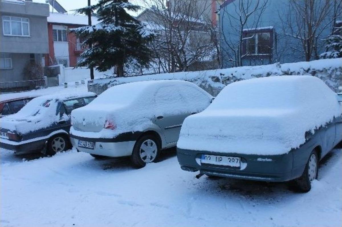 Afyonkarahisar&rsquo;da Etkili Olan Kar Kartpostallık G&ouml;r&uuml;nt&uuml;ler Oluşturdu