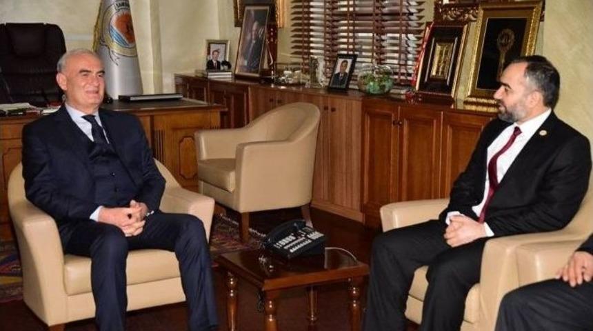 Başbakan Danışmanı &Ouml;z&ccedil;eri&rsquo;den Başkan Yılmaz&rsquo;a &rsquo;roman&rsquo; Teşekk&uuml;r&uuml;