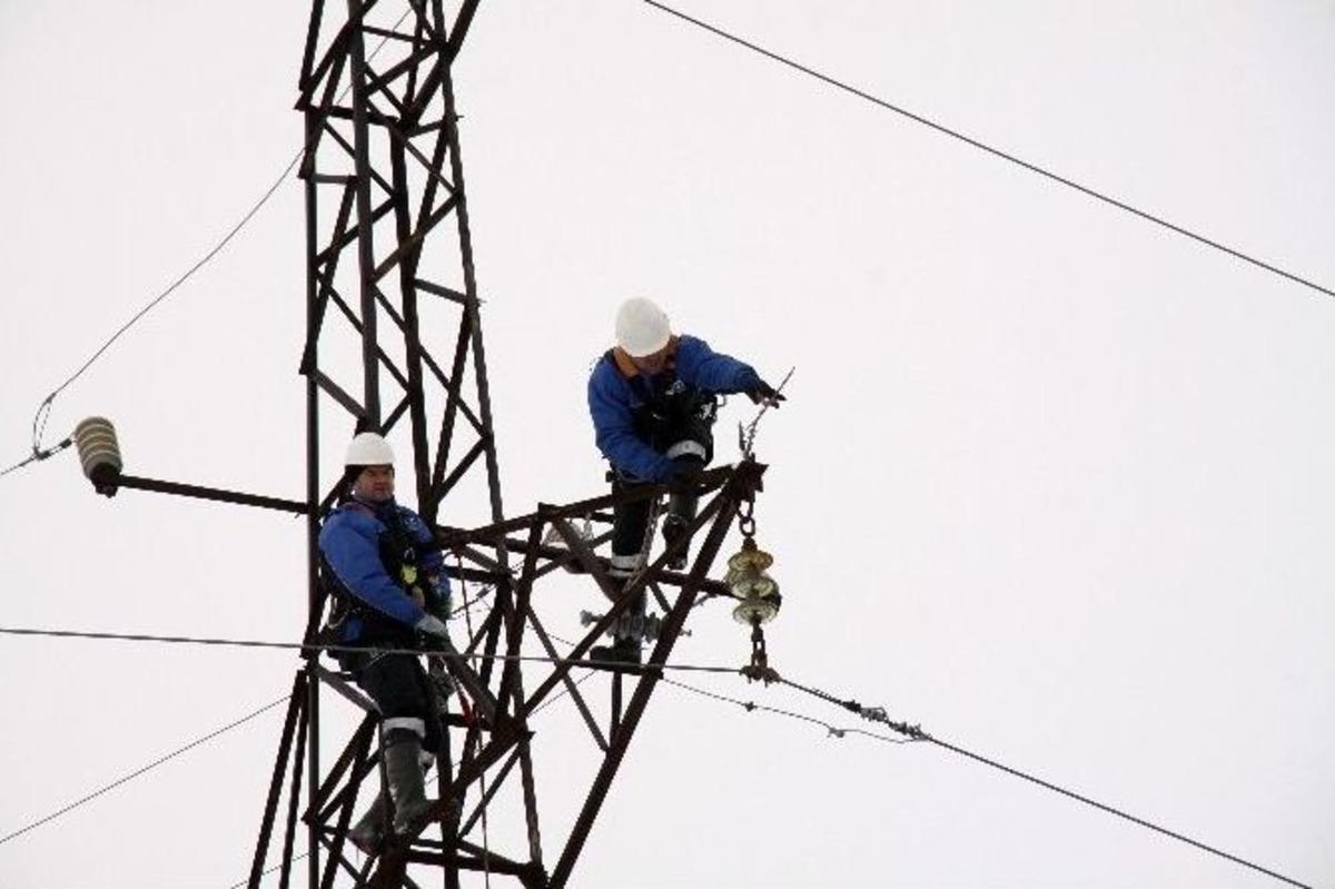 2 Metreye Yakın Karda, Elektrik Komandoları Kesintisiz &Ccedil;alışıyor