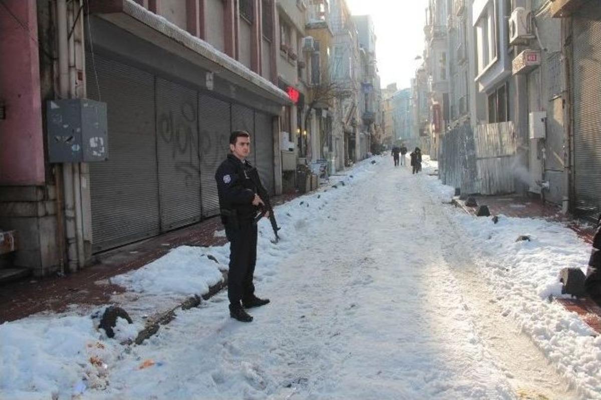 Beyoğlu&rsquo;nda Rehine İddiası Polisi Hareket Ge&ccedil;irdi