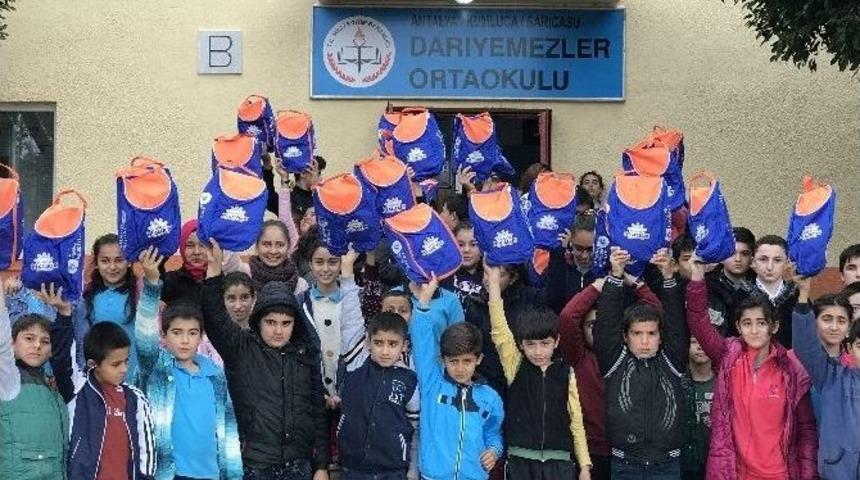 Kumlucalı &Ouml;ğrencilere Spor Malzemesi Desteği
