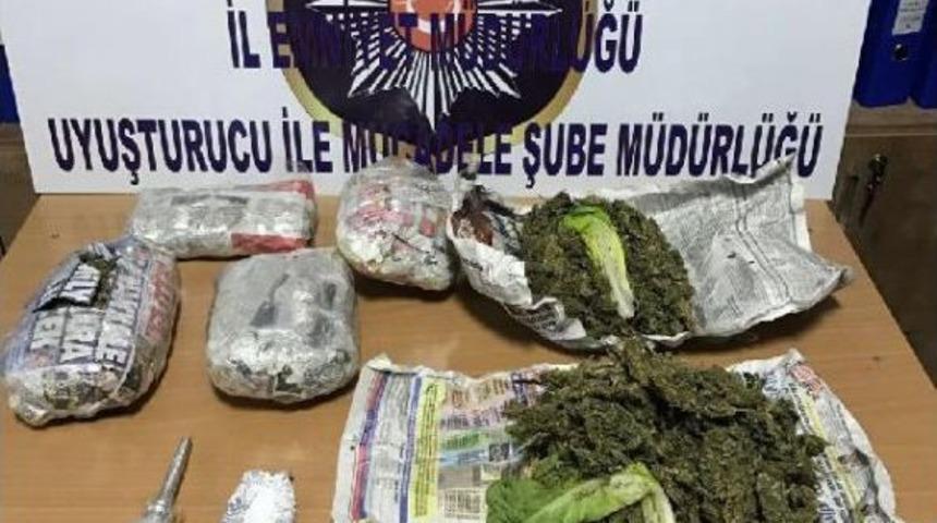 Yolcu Otob&uuml;s&uuml;nde Uyuşturucuya 2 G&ouml;zaltı