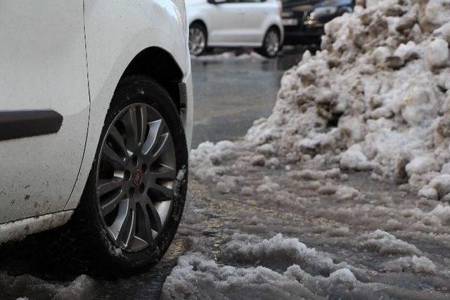 Kar Bitti Geriye Pisliği Kaldı